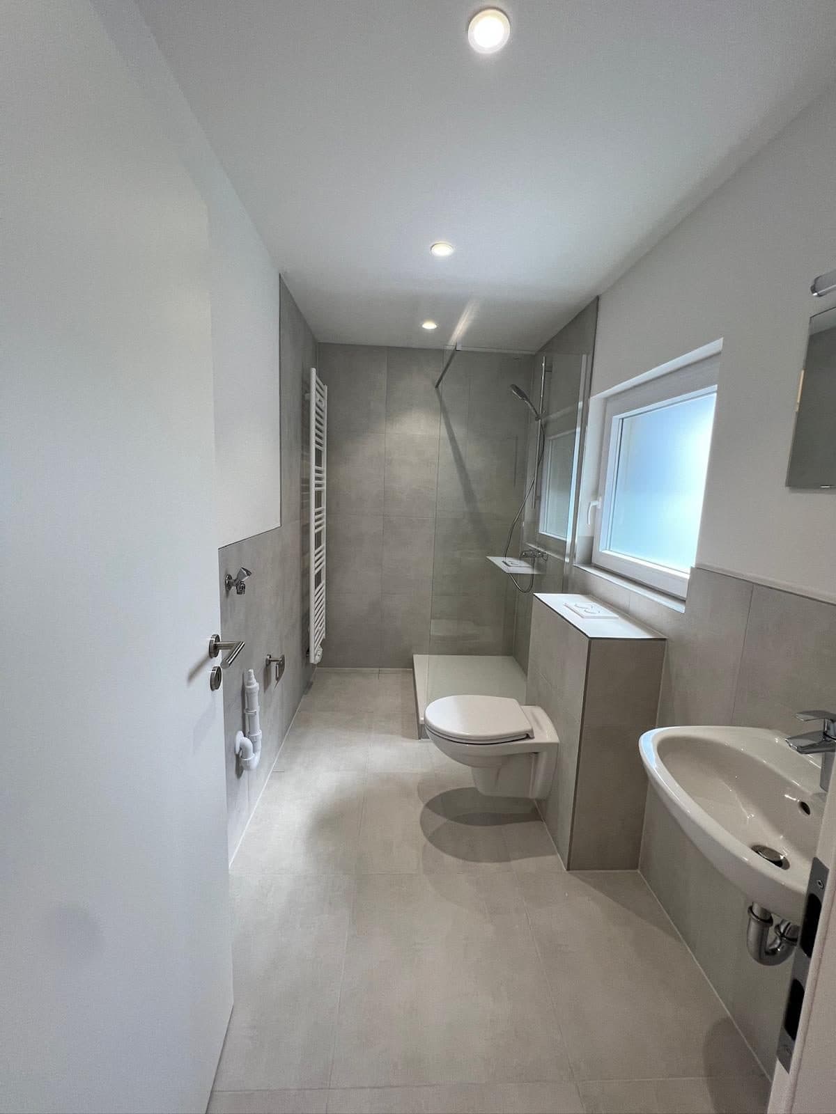 Modernisiertes Badezimmer nach der Sanierung